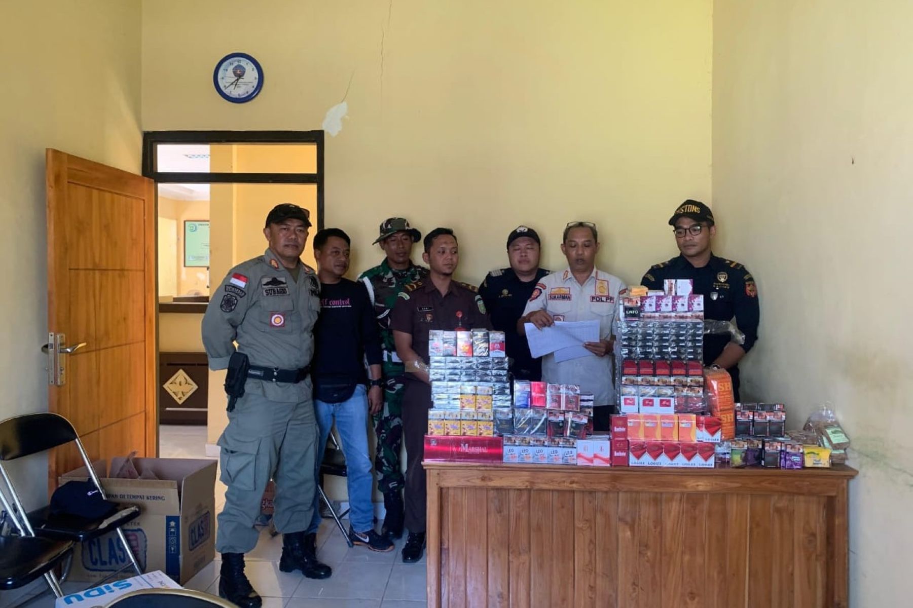 Satgas CHT Sumbawa menyita belasan ribu batang rokok ilegal.