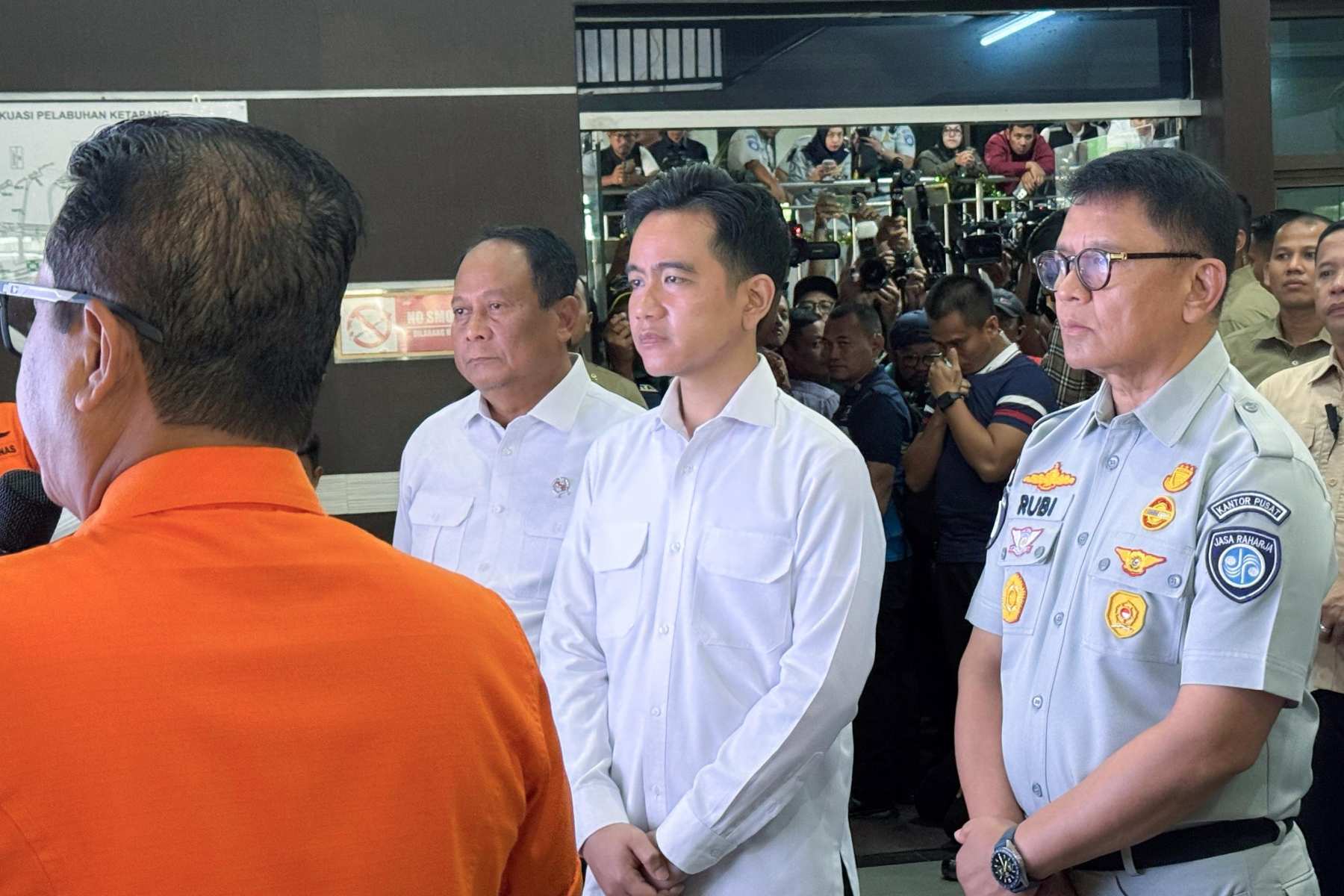 Wakil Presiden Republik Indonesia, Gibran Rakabuming Raka, melakukan kunjungan ke Pelabuhan Ketapang ASDP Indonesia Ferry, di Banyuwangi, Jawa Timur.