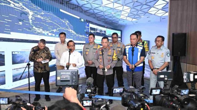 Jasa Raharja Perkuat Sinergi Pengamanan Arus Balik Idul Fitri 2026 Lewat Pemantauan Bersama di Jasamarga Tollroad Command Center.
