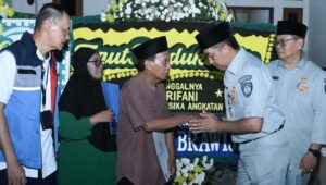 Kurang dari 24 jam, Jasa Raharja Serahkan Santunan Kepada Ahli Waris Korban Kecelakaan Kereta di Bekasi.