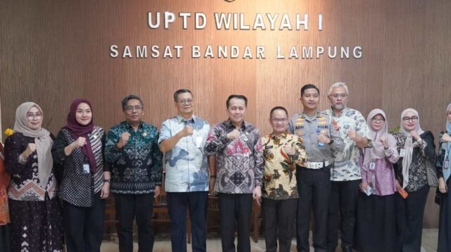 Tingkatkan Kualitas Pelayanan dan Pendapatan, Direktur Operasional Jasa Raharja Berikan Pembinaan di Lampung dan Tinjau Samsat Rajabasa.